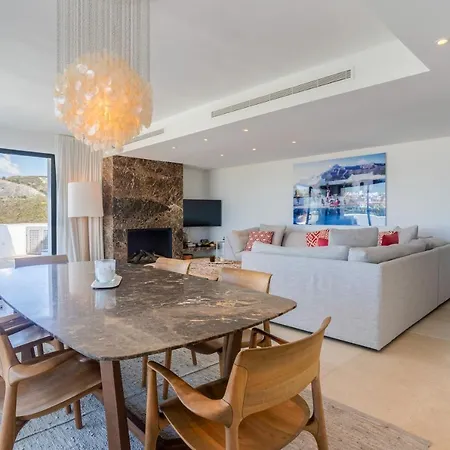 Duplex Penthouse With 3 Bedrooms Сasa de vacaciones Estepona
