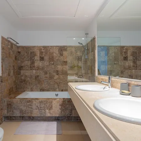 Duplex Penthouse With 3 Bedrooms Сasa de vacaciones Estepona