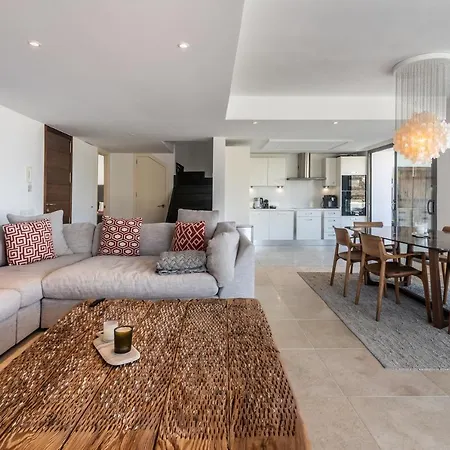 Duplex Penthouse With 3 Bedrooms *